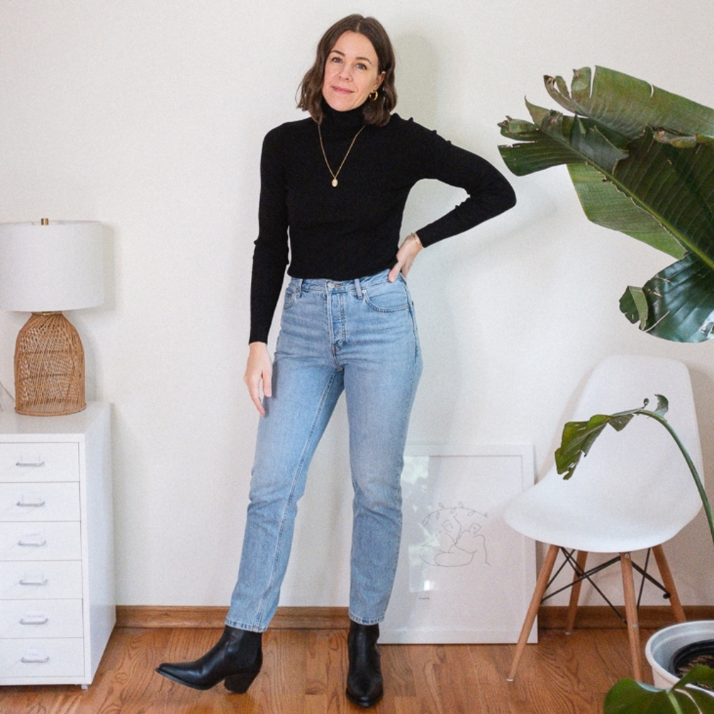 Everlane The 90's Cheeky High-rise Ankle Jean in a vintage-inspired mid blue